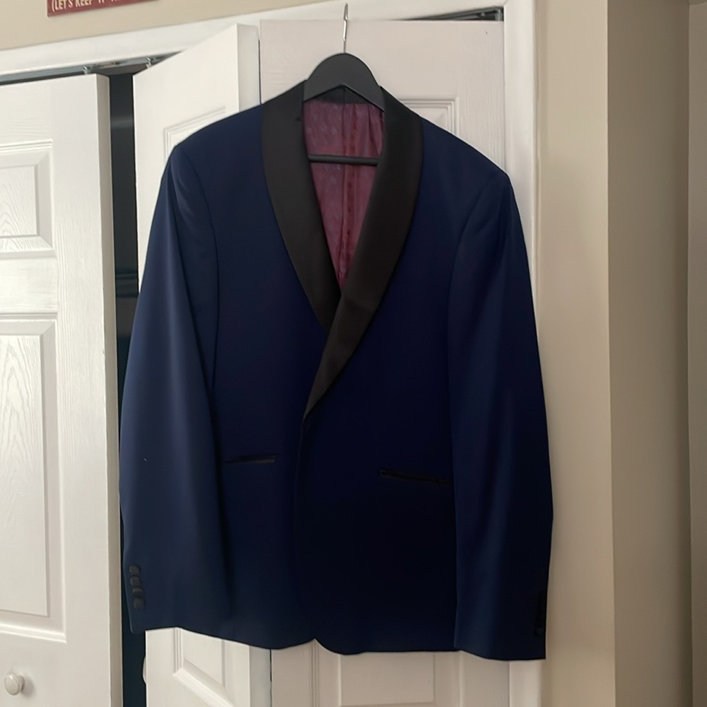 44R men’s tuxedo jacket.